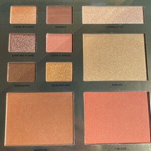 ICONIC London NIB Heat of the Moment Palette